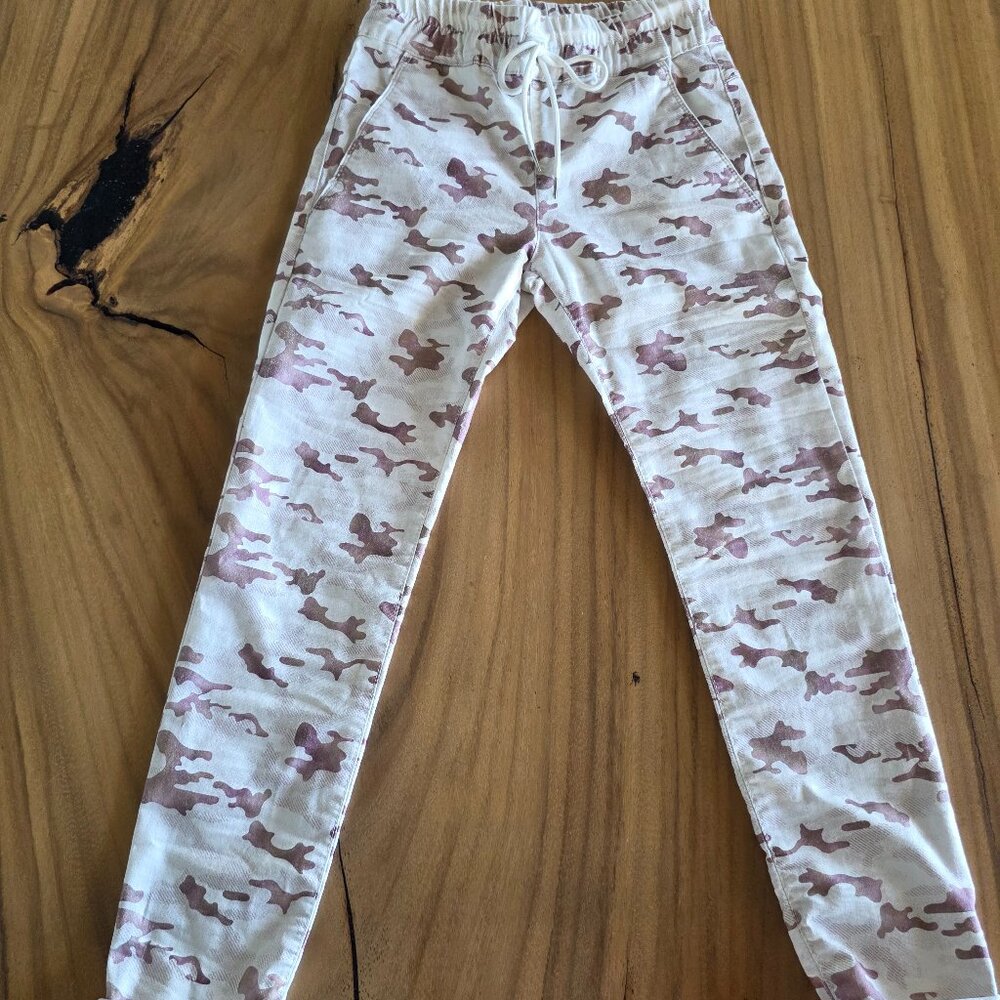 New Bevy Flog Shely White Dusty rose Camo drawstring Pants Sz 25